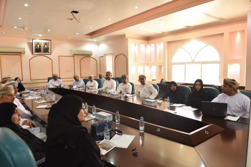 محافظ الظاهرة يستعرض الخطط والبرامج التربوية بتعليمية محافظة الظاهرة 