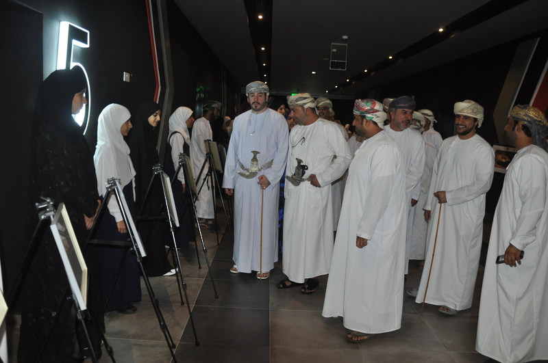 الاحتفال بتكريم الفائزين في مسابقة التصوير الضوئي والخط العربي بمدارس تعليمية محافظة الظاهرة