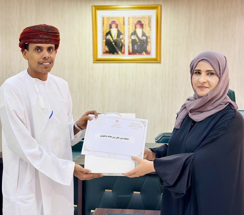 الدكتورة المكلفة بأعمال المدير العام بتعليمية ظفار تشيد بجهود رؤساء مراكز امتحانات دبلوم التعليم العام