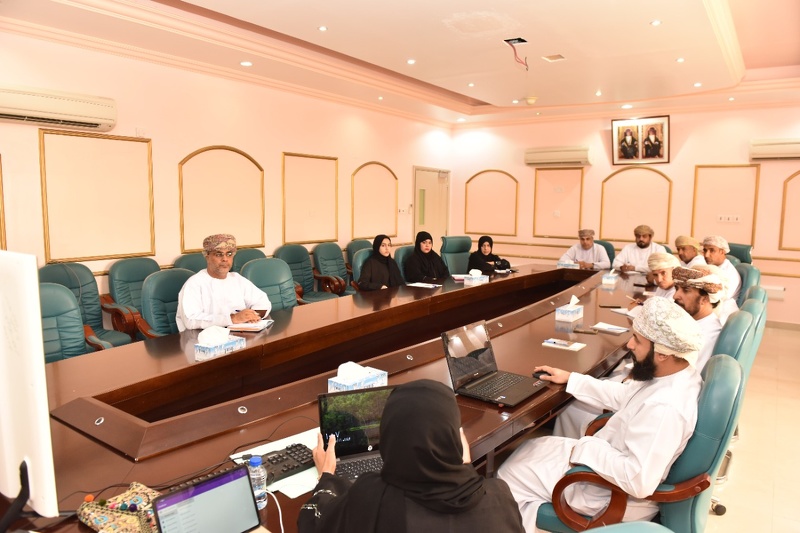 فريق عمل إدارة نظام الموارد البشرية مورد المركزي يزور تعليمية محافظة الظاهرة