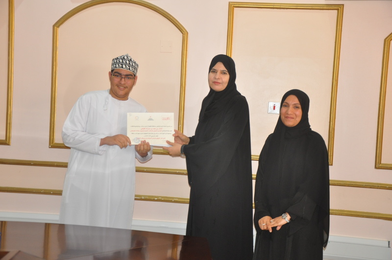 تكريم كوكبة من الطلبة المبدعين والمجيدين في مجال الابتكار بمدارس تعليمية محافظة الظاهرة 