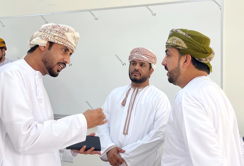 استلام المبنى الجديد لمدرسة الأجيال للتعليم الأساسي (1- 4) بولاية صلالة