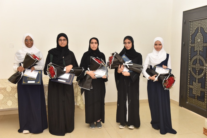 الاحتفال  بتكريم فريق الظاهرة للمناظرات باللغة الانجليزية المشارك في البطولة الوطنية للمناظرات لطلبة مدارس سلطنة عمان