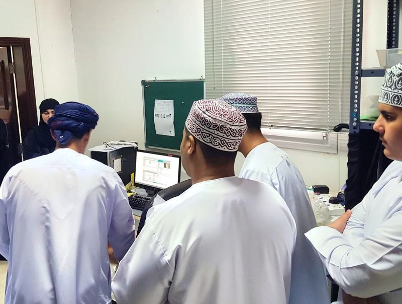 رنامج تدريبي في خبرات العمل بتعليمية ظفار