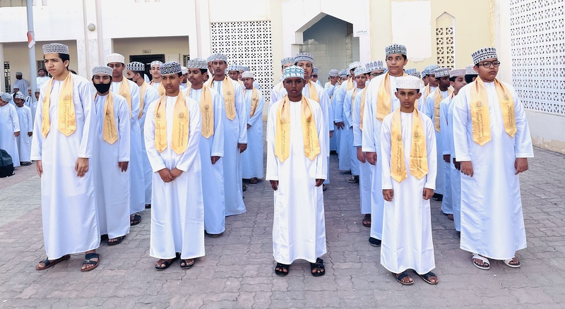 مدرسة أسامة بن زيد بتعليمية ظفار تحتفل بالطلبة المجيدين