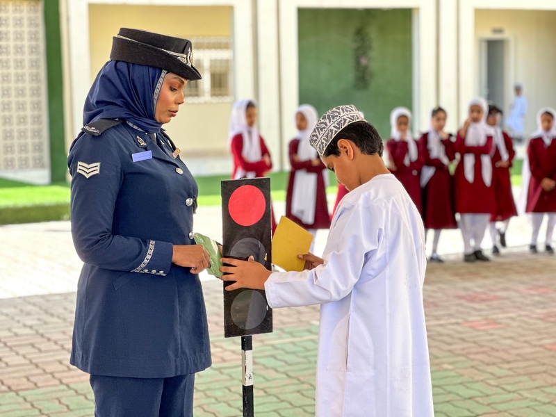 محاضرات توعوية حول السلامة المرورية بتعليمية ظفار