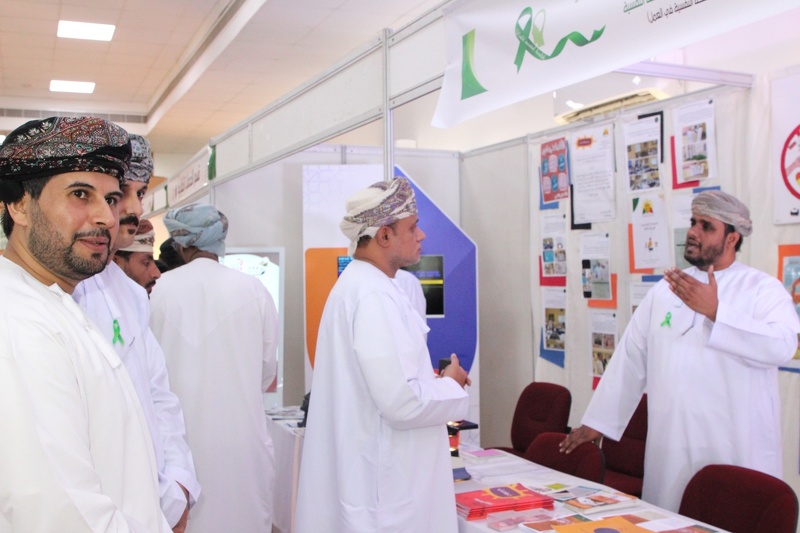 تعليمية ظفار تشارك بمعرض اليوم العالمي للصحة النفسية بجامعة العلوم التطبيقية