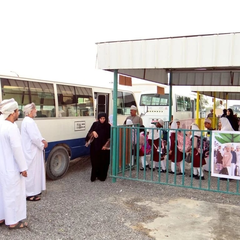 مدرسة الأفق للتعليم الأساسي تدشن مشروع انصراف آمن في حافلة آمنة
