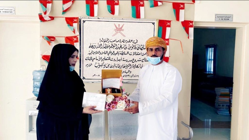 تعليمية ظفار تكرم عدد من التربويات بمناسبة يوم المرأة العمانية