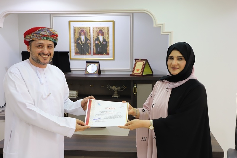 تكريم اللجنة الفرعية لتطبيق الخطة التنفيذية لتحسين البيئة المدرسية في المدارس التي تعمل بنظام الفترتين  ولجنة الرياضة المدرسية ولجنة مبادرة صديقة للطفل والمدارس المطبقة لكتاب من أجل الوطن  .