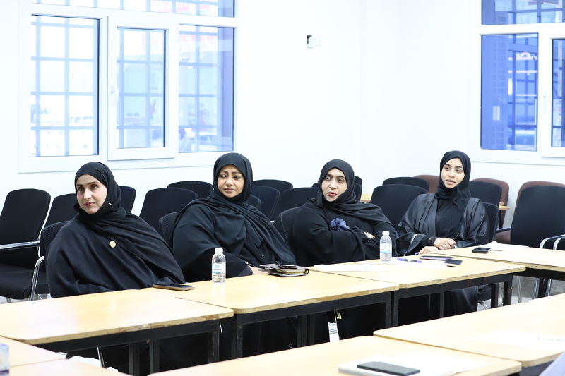 تعليمية ظفار تناقش الخطة التنفيذية لتخفيف ثقل الحقيبة المدرسية للصفوف ( 1-4)