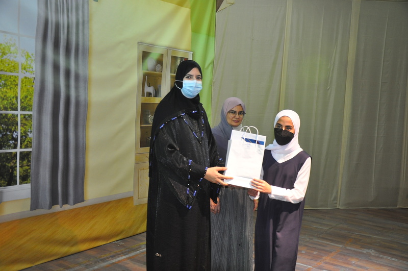 الاحتفال بتكريم المدارس والطلبة الفائزين في المسابقات التربوية وأخصائيي الأنشطة والمعلمين بتعليمية محافظة الظاهرة 