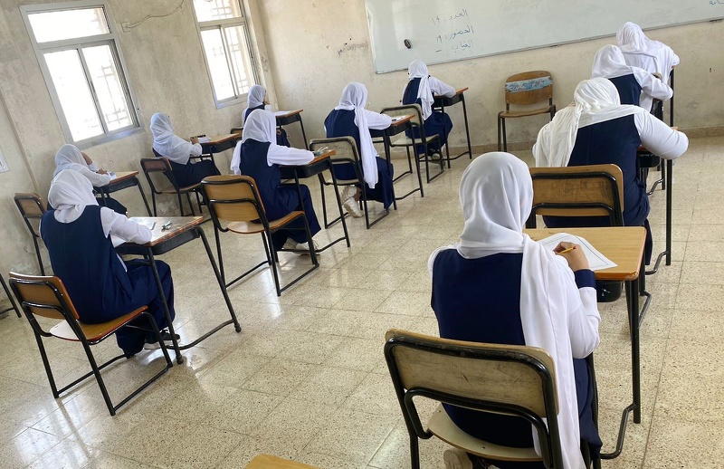 طلبة مدارس تعليمية ظفار يؤدون أول اختبارات النقل للصفوف من (11-5) للفصل الدراسي الثاني للعام الدراسي 2022-2021