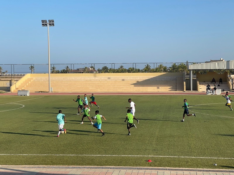 فريق تعليمية ظفار لكرة القدم يواصل استعداده للمشاركة في دوري عمانتل للمدارس