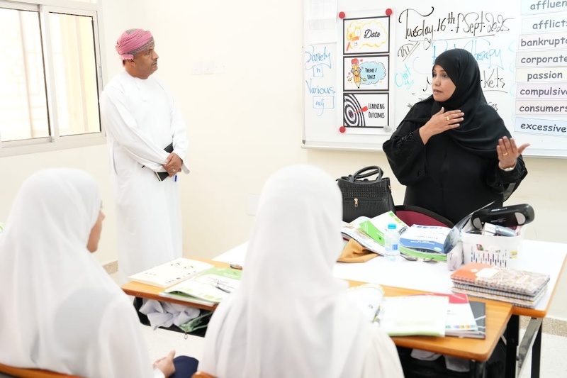 مدير عام تعليمية جنوب الشرقية يزور عددا من المدارس