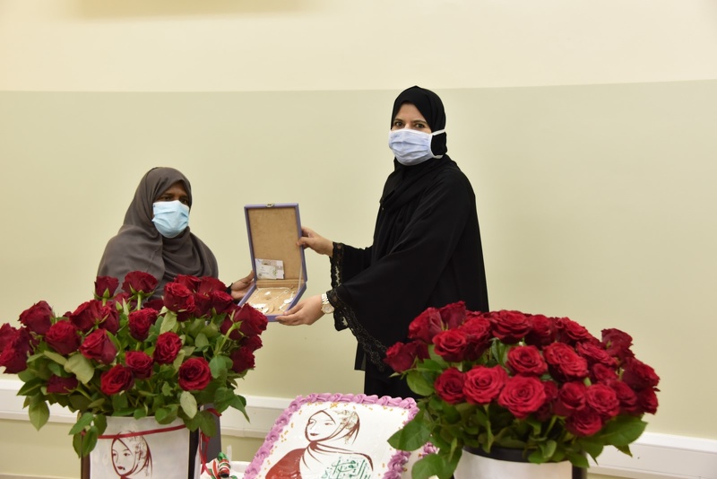 تعليمية محافظة الظاهرة تحتفل بمناسبة يوم المرأة العمانية وتكرم مجموعة من الإداريات والمعلمات والتربويات 