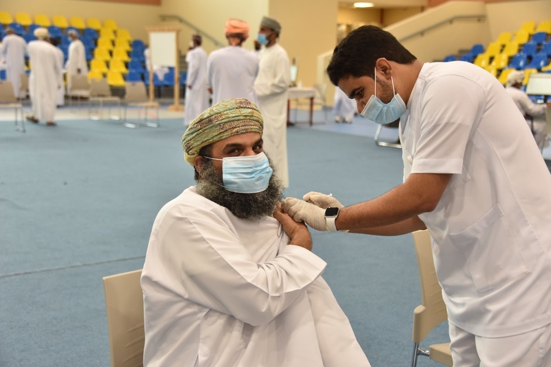 تطعيم الموظفين والموظفات ضد  فيروس كورونا بتعليمية محافظة الظاهرة 