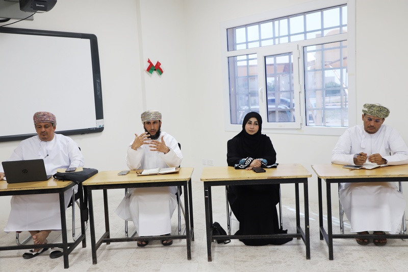 فريق من المديرية العامة للإشراف التربوي يختتم زيارته لتعليمية ظفار