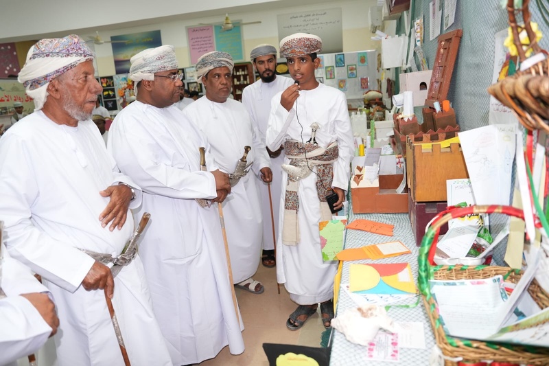 مدير عام تعليمية جنوب الشرقية يفتتح متحف كنوز عمان