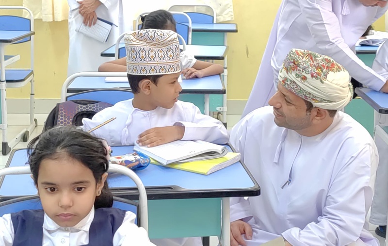 متابعة سير العمل بالمدارس الخاصة بتعليمية ظفار