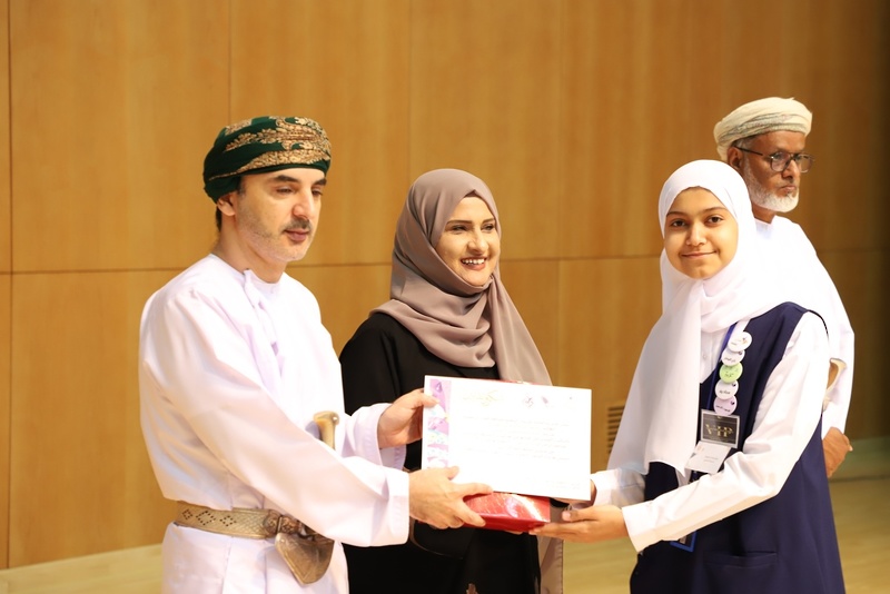 تعليمية ظفار تكرم عدد ٢٠٠ من الطلبة والمعلمين المجيدين في الأنشطة التربوية