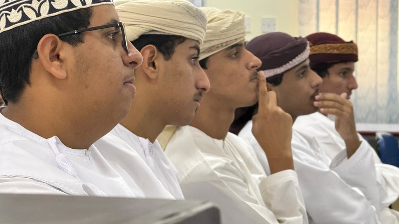 مدارس ولاية مصيرة تستضيف حلقات توعوية حول مستجدات القبول الموحد والكلية العسكرية التقنية