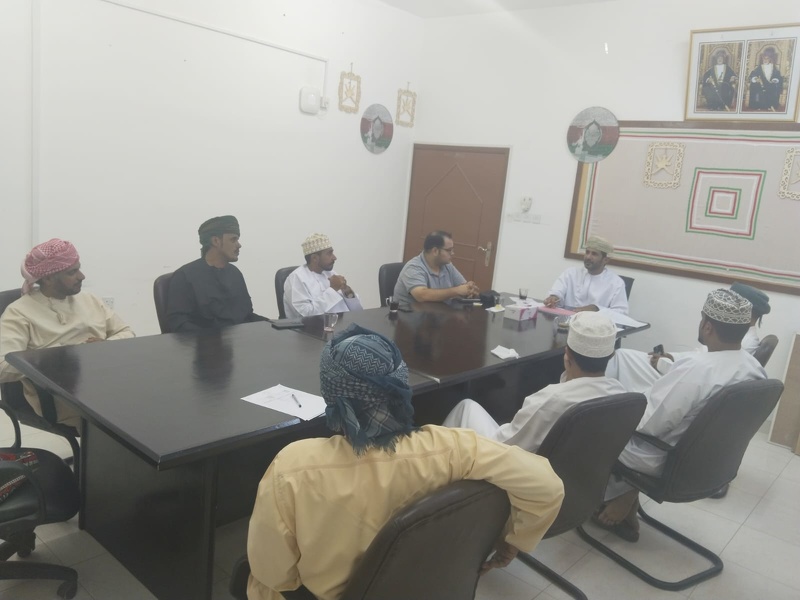 المدير المساعد لإدارة التربية والتعليم بثمريت يلتقي بالشركات القائمة على أعمال النظافة 