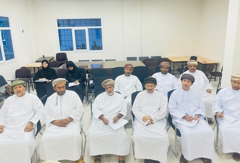 اجتماع المدير المساعد للإشراف الإداري بالمشرفين الأوائل ومشرفي الإدارة المدرسية 