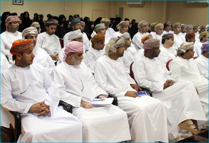 برنامج تدريبي لأخصائيي الشؤون الإدارية والمالية  وأمناء الجمعيات التعاونية بتعليمية محافظة شمال الباطنة