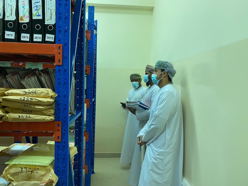 الفريق المشترك بالهيئة العامة للوثائق والمحفوظات الوطنية وزارة التربية يزور تعليمية محافظة الظاهرة 