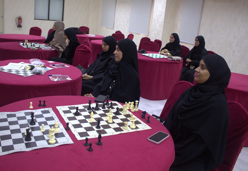 لجنة الرياضة المدرسية بتعليمية محافظة الظاهرة تحتفل باختتام دورة أساسيات وقانون الشطرنج المدرسي