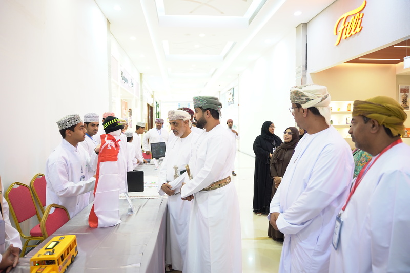 50 شركة طلابية في معرض الشركات الطلابية رائدون 9 بتعليمية جنوب الباطنة