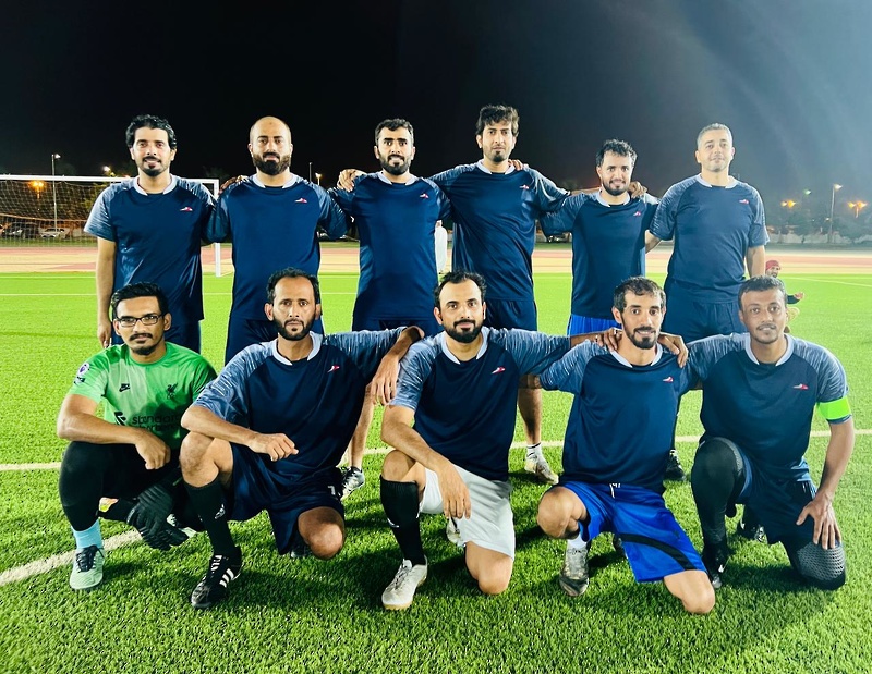 مدير عام تعليمية ظفار يتوج مدرسة الترمذي ببطولة كرة القدم 