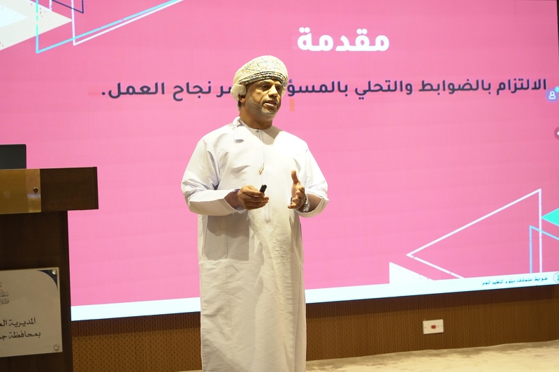 7157 طالباً وطالبة يؤدون امتحانات دبلوم التعليم العام بجنوب الباطنة في 38 مركزا