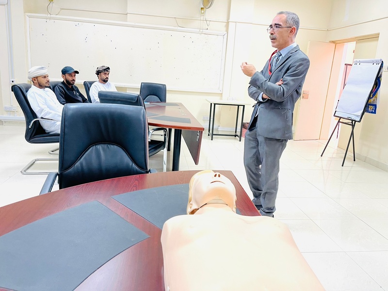 تنفيذ البرنامج التدريبي لمدربي الإسعافات الأولية بتعليمية ظفار