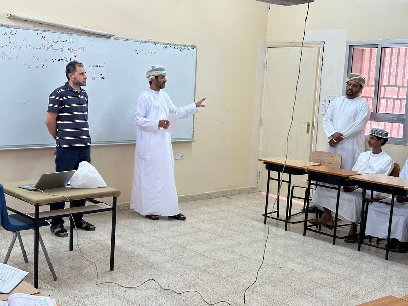 المدير المساعد لإدارة التربية والتعليم بثمريت يزور عدد من مدارس ولاية ثمريت