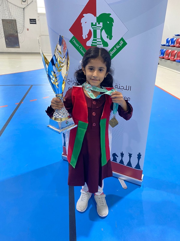 الشقيقان عبدالرحمن وعزيزة ثنائي رائع في عالم الشطرنج 