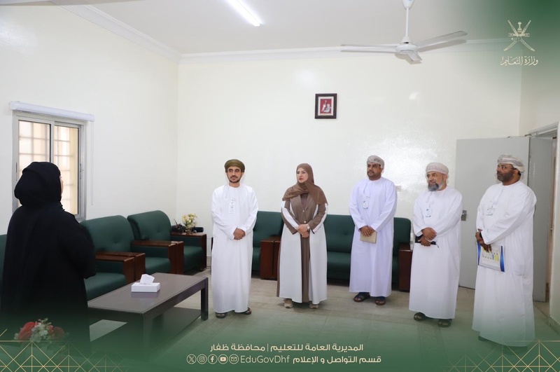 وكيل وزارة التعليم للتعليم يطّلع على سير امتحانات دبلوم التعليم العام بتعليمية ظفار