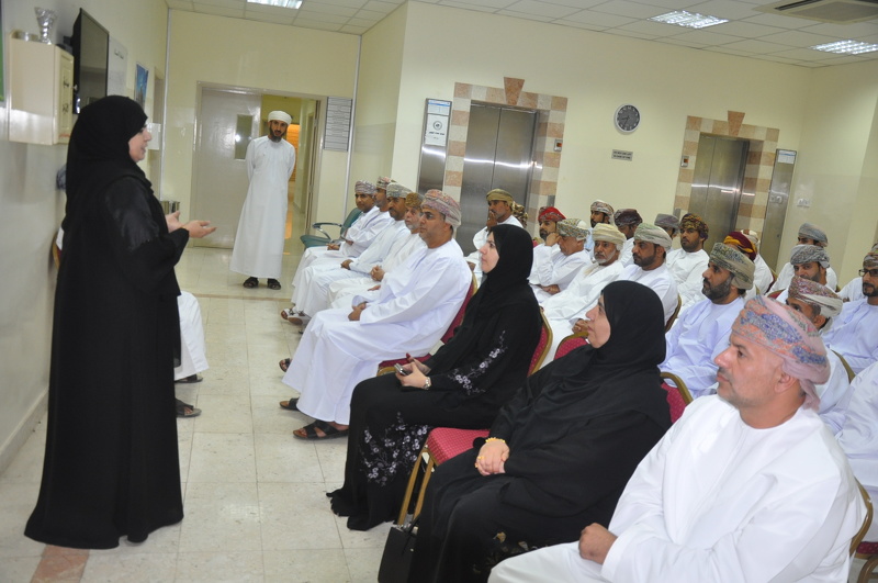 تعليمية محافظة الظاهرة تقيم حفلاً للخبير التربوي سلميان الرواحي لوصوله لسن التقاعد 