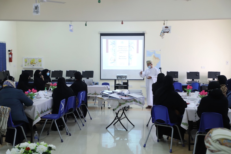 تعليمية ظفار تنظم  برنامجاً  انمائيا لتبادل زيارات مديرات مدارس مكاتب الإشراف التربوي بمدرسة السان للتعليم الأساسي(1-12)