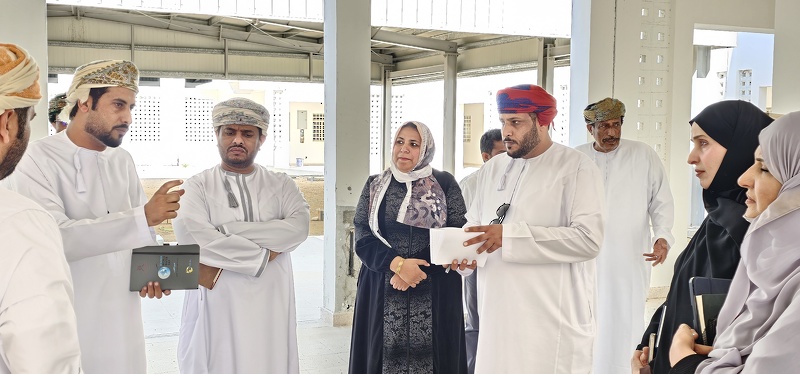 المكلفة بأعمال مدير عام تعليمية ظفار تزور عدد مدارس ولاية ثمريت وتطلع على المشاريع الإنشائية بها
