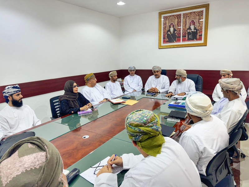 مناقشة الخطة التنفيذية لتطبيق التعليم المهني والتقني للتخصصات الهندسية والصناعية بشمال الباطنة