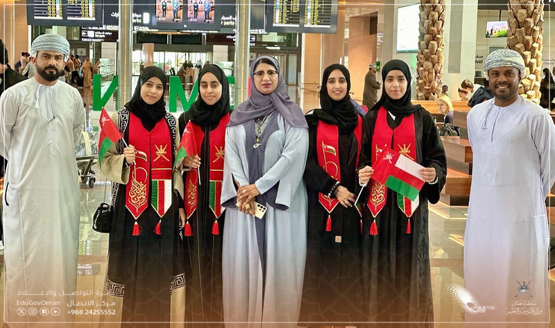طالبات سلطنة عمان المتأهلات في مسابقة الشعر والقصة والرواية