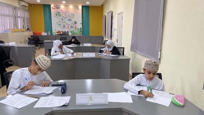 تطبيق اختبار التصفية الأول للأولمبيادات العلمية الوطنية لطلبة مدارس تعليمية ظفار