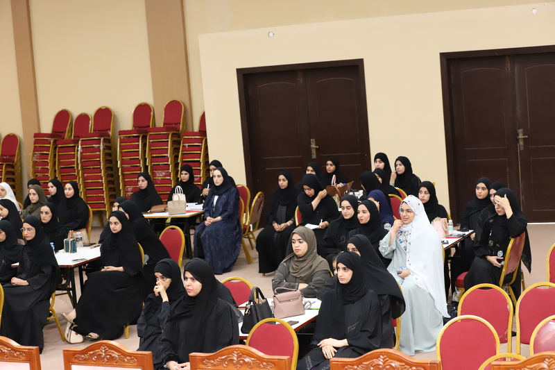 تنفيذ البرنامج التدريبي اللامركزي للمعلمات الجدد لمادة المجال الثاني بتعليمية ظفار
