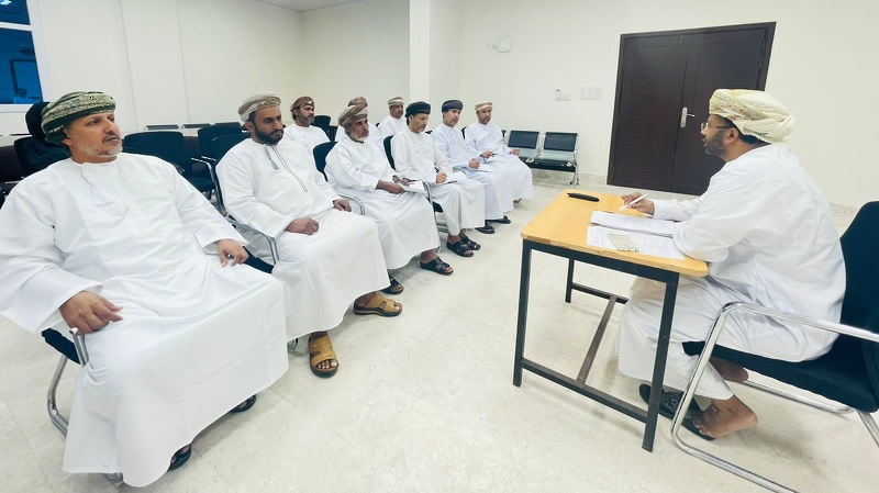 اجتماع المدير المساعد للإشراف الإداري بالمشرفين الأوائل ومشرفي الإدارة المدرسية 