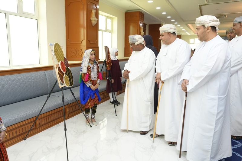 افتتاح المعرض الفني (لآلئ لونية)