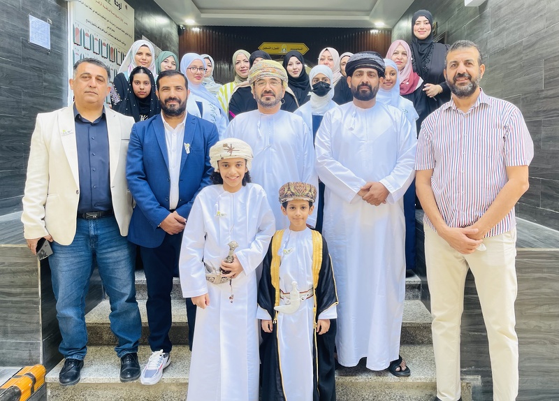 مدرسة فاطمة الزهراء الخاصة بصلالة تقيم معرضاً بعنوان بالقيم نحيا