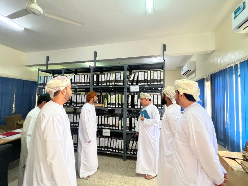 فريق من هيئة الوثائق والمحفوظات الوطنية يزور تعليمية جنوب الشرقية