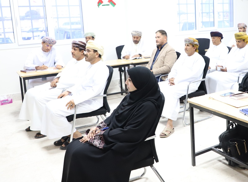 مناقشة إحصاءات نتائج الطلبة ومستويات الأداء بتعليمية ظفار